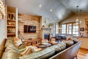 2 Blocks To Grand Lake Updated Western Cabin!